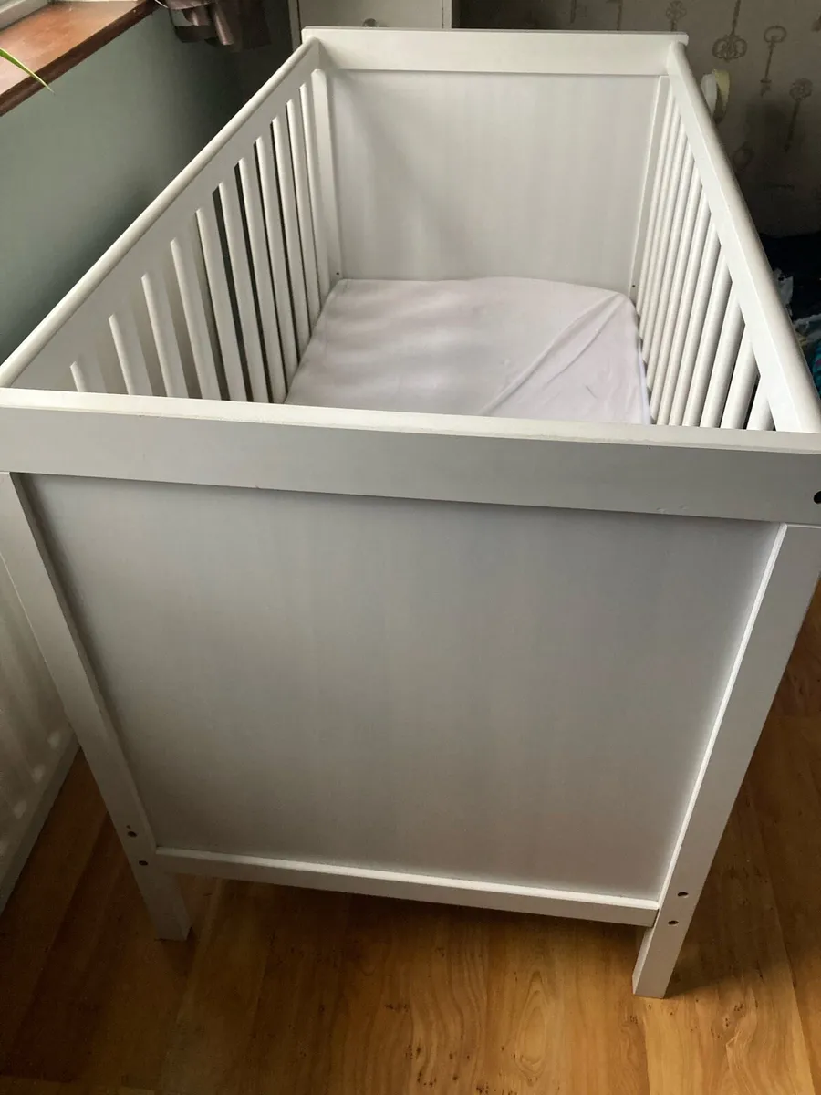 White Cot - Image 3