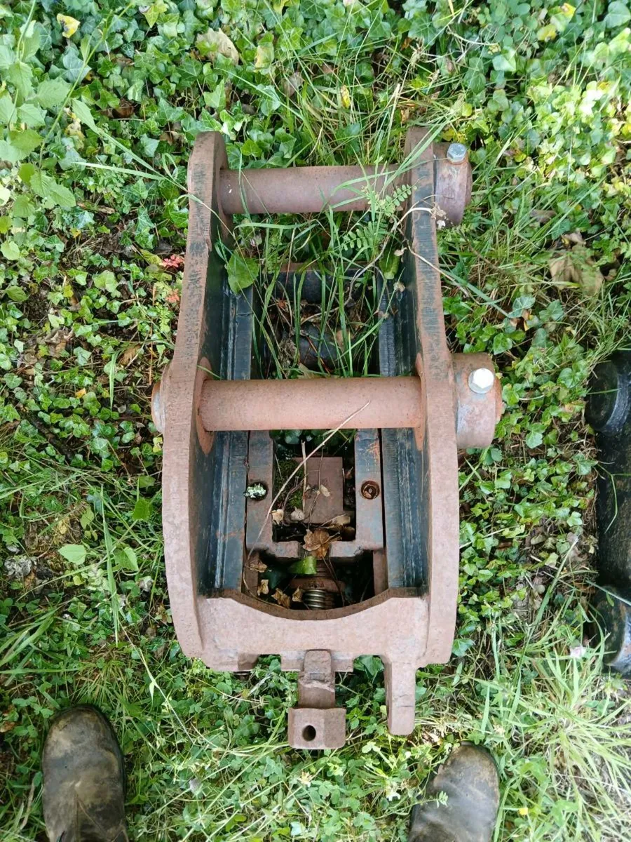 Semi Quick Hitch - Image 1