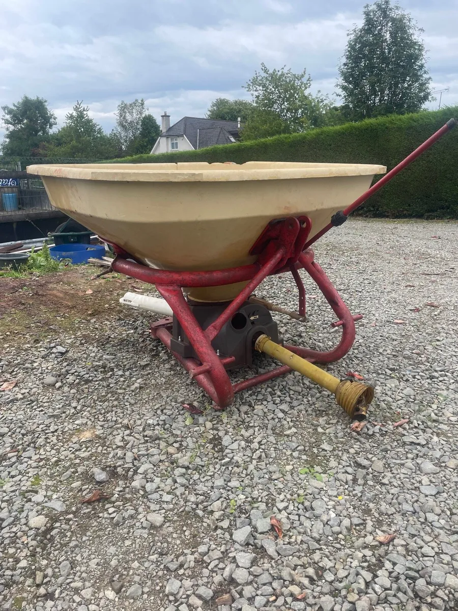 Vicon Fertiliser Spreader - Image 2
