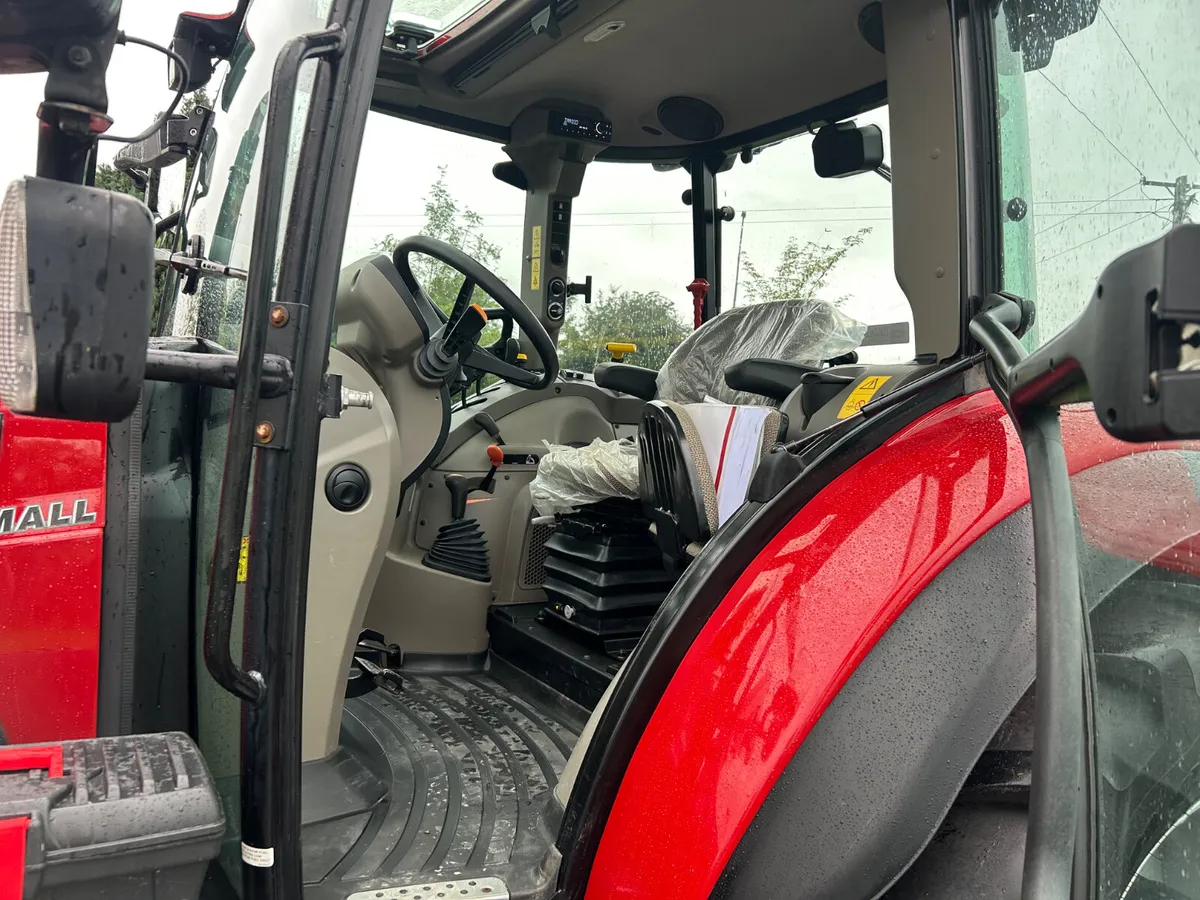 2018 Case Farmall 105C with Loader - Image 3