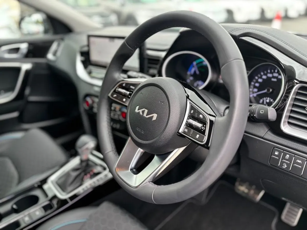Kia Xceed 1.6 Plug in Hybrid - Image 2
