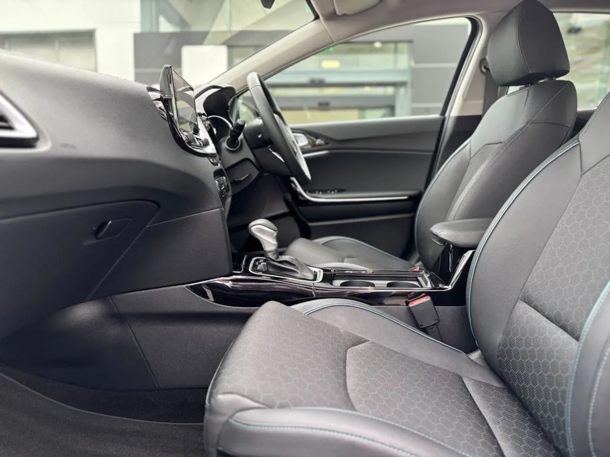 Kia Xceed 1.6 Plug in Hybrid - Image 4