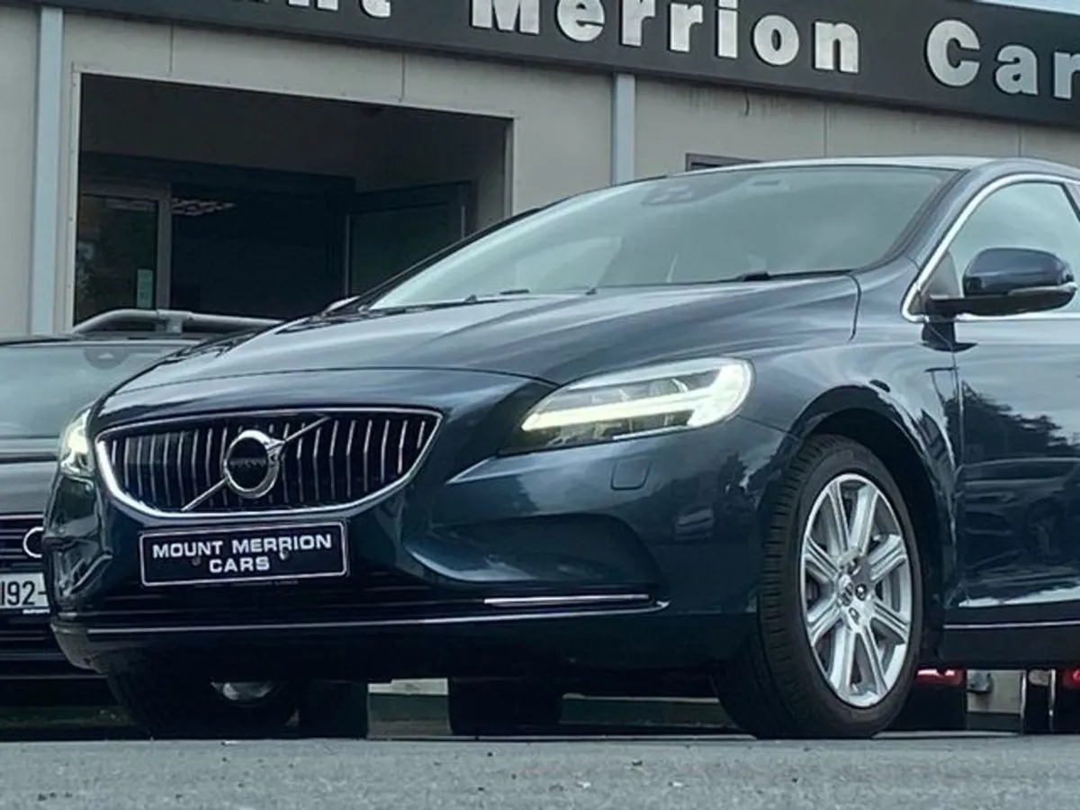 Volvo V40 Auto T3 Inscription Classic-huge Spec - Image 2