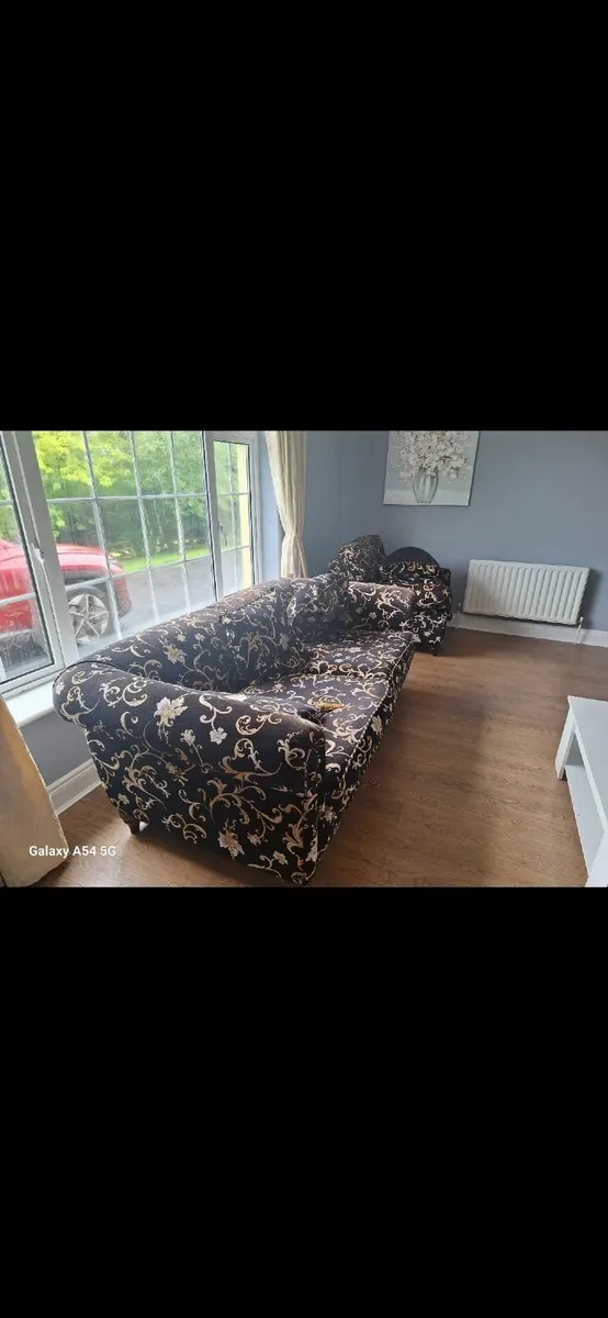 Suite of furniture - Image 1