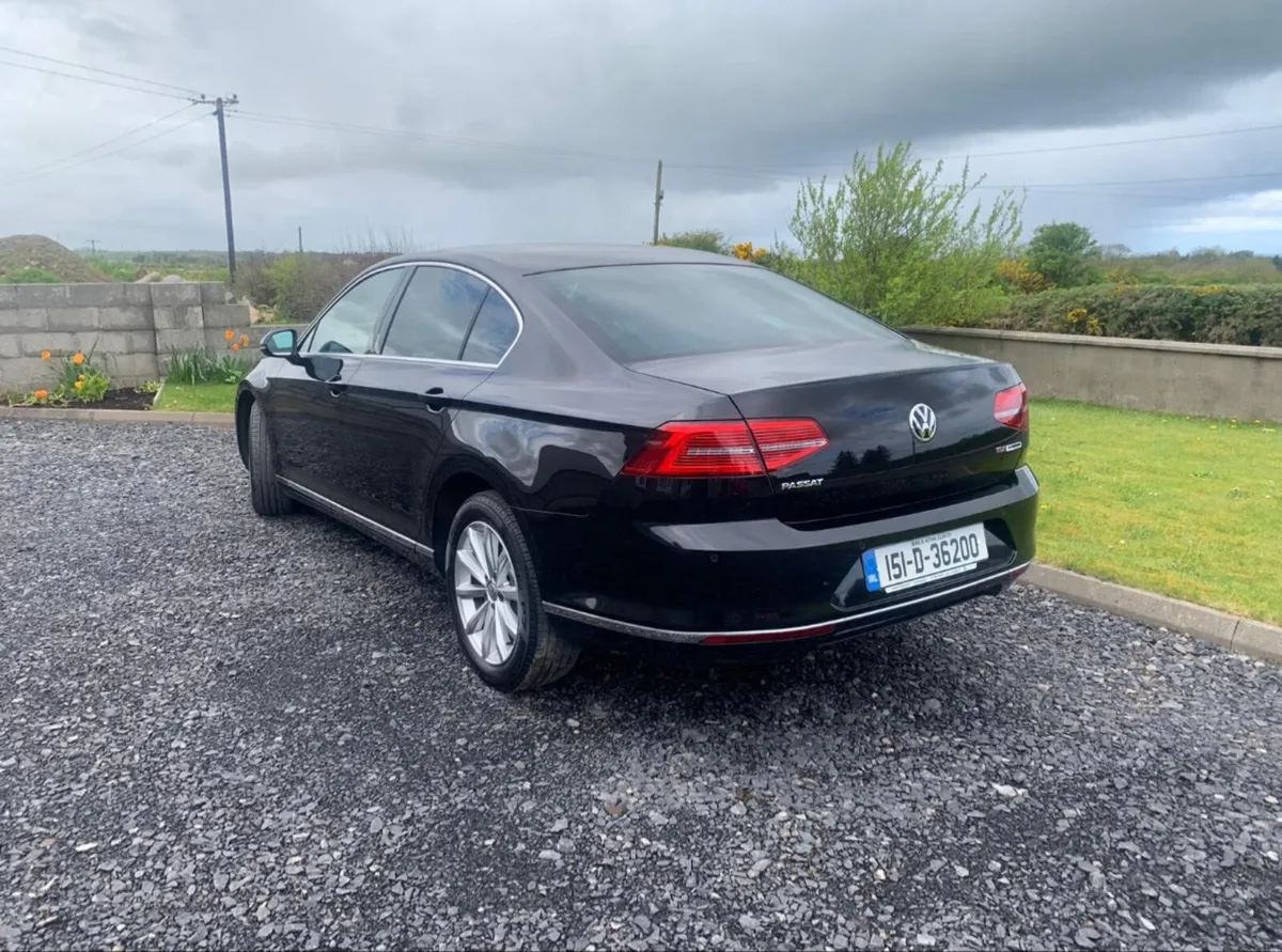 Volkswagen Passat 2015 - Image 2