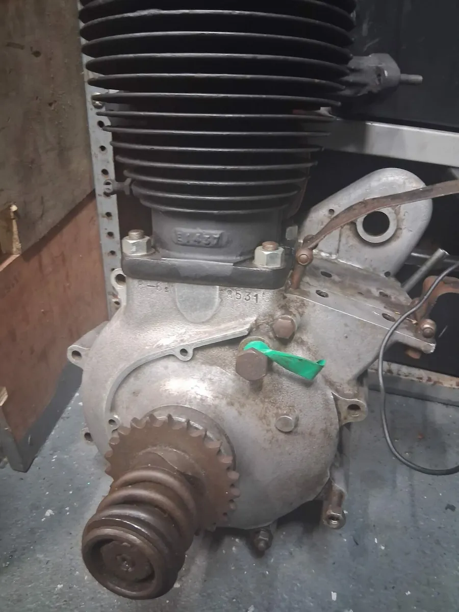 Triumph 6s 600 cc engine - Image 3