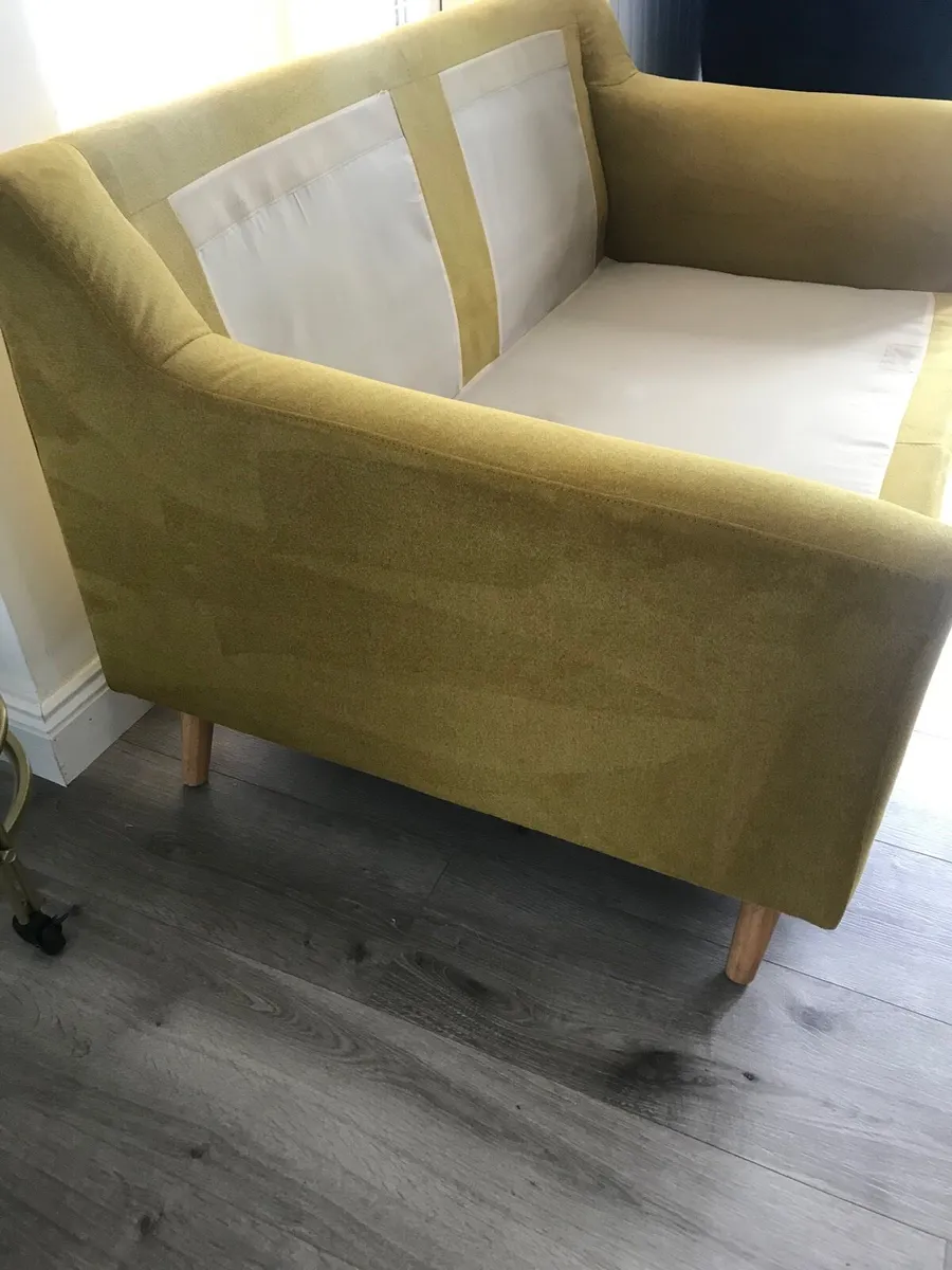 Stylish two seater couch - Image 4