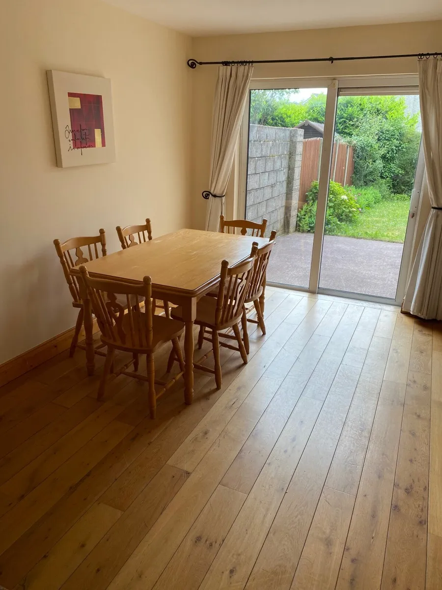 Dining table for - Image 1