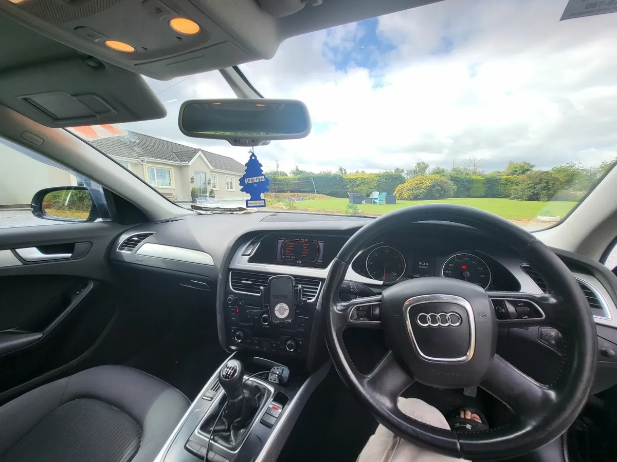 Audi A4 2010 - Image 2