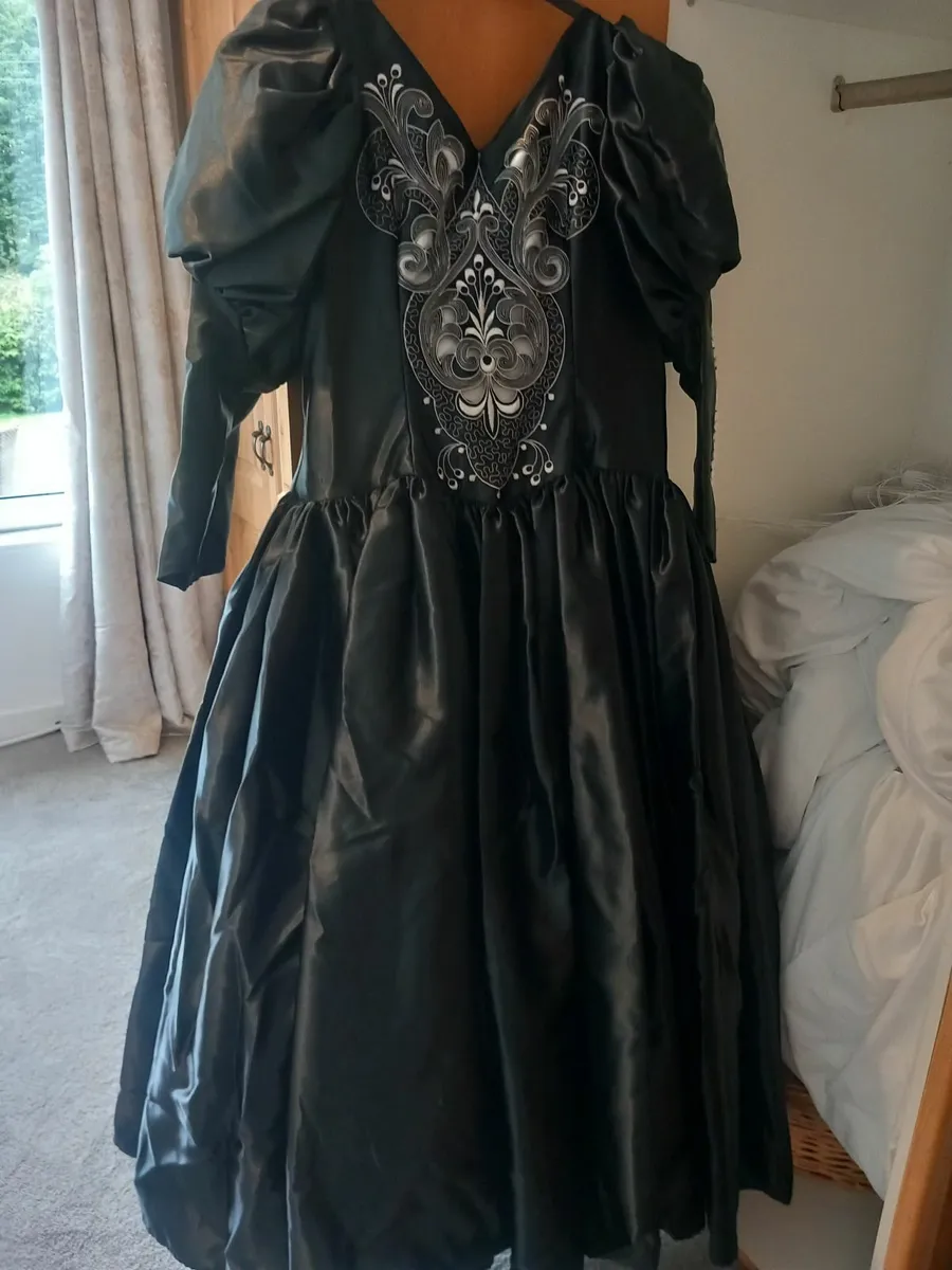 VINTAGE WEDDING DRESS - Image 1
