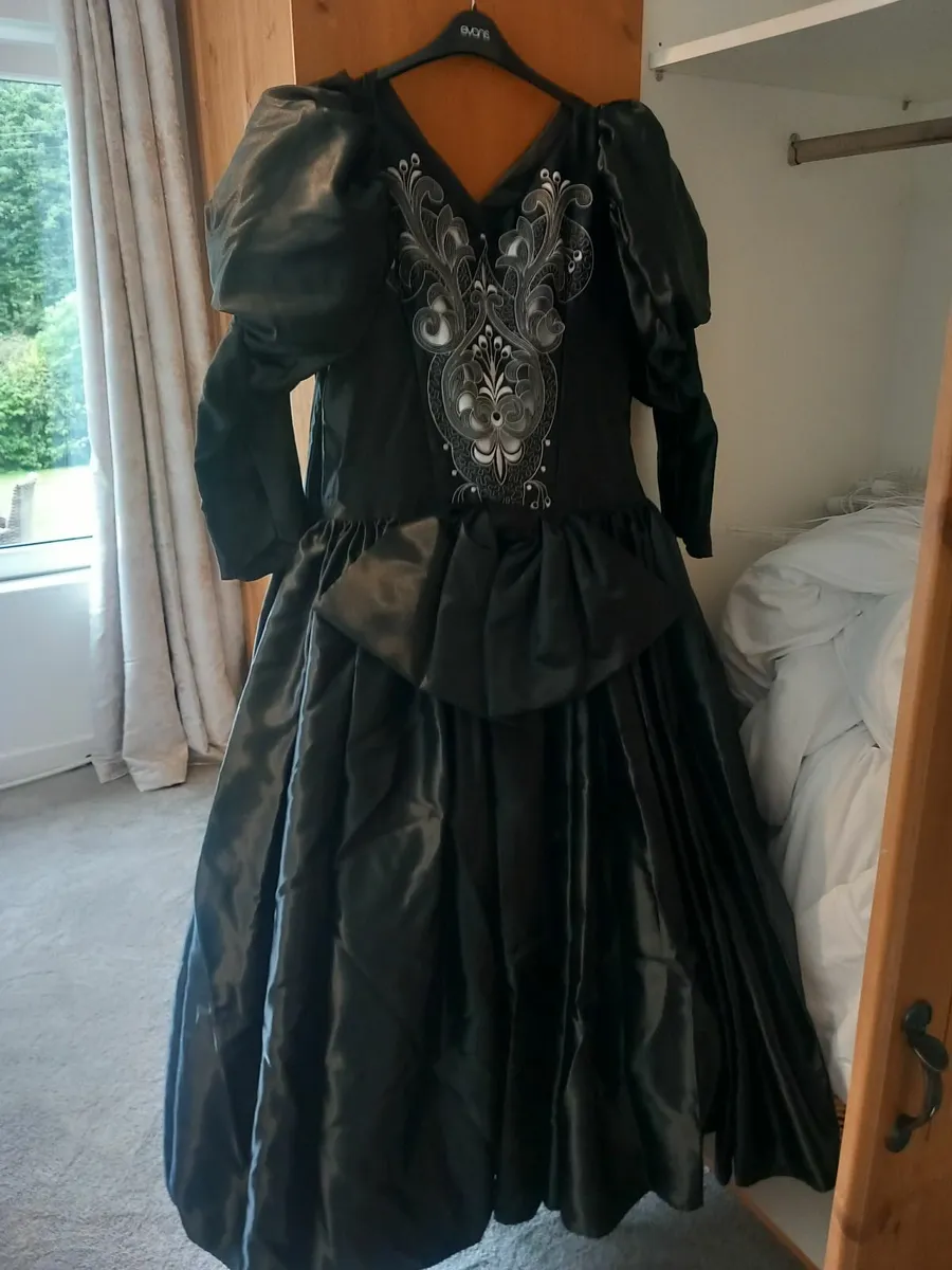 VINTAGE WEDDING DRESS - Image 2