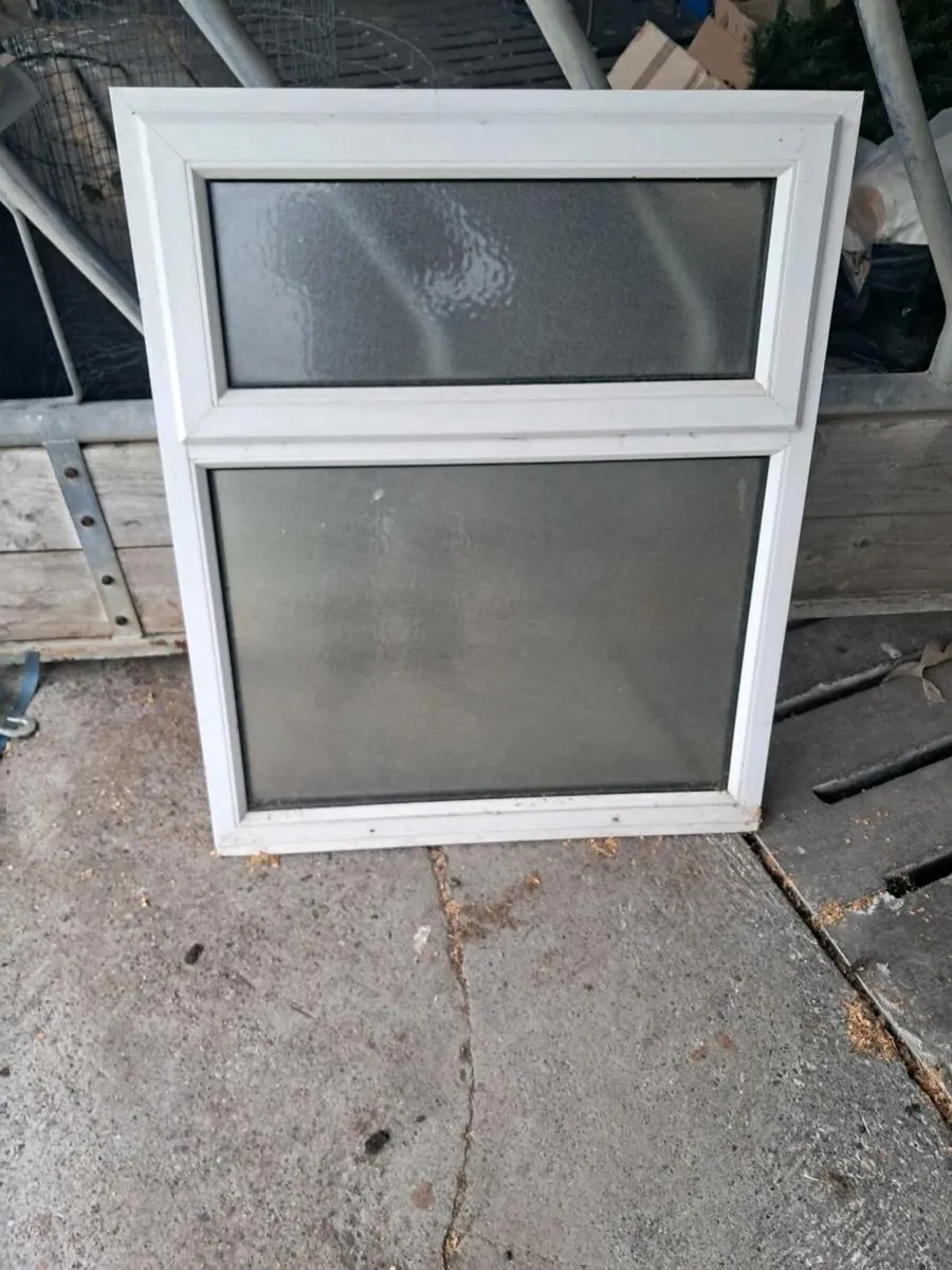 Bathroom window - Image 1
