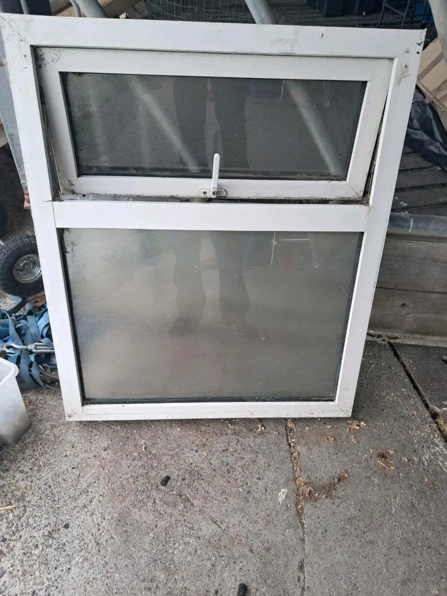 Bathroom window - Image 2