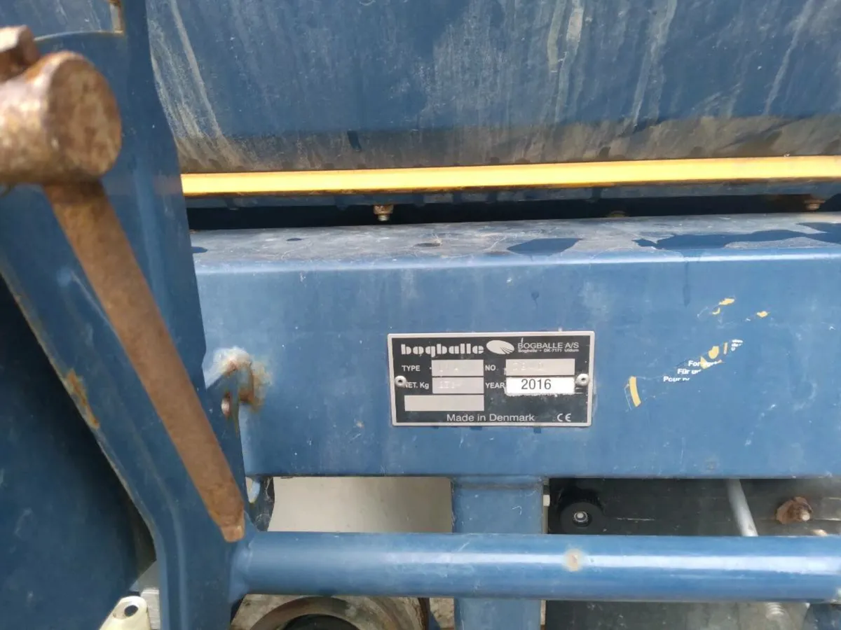 Fertiliser spreader - Image 2