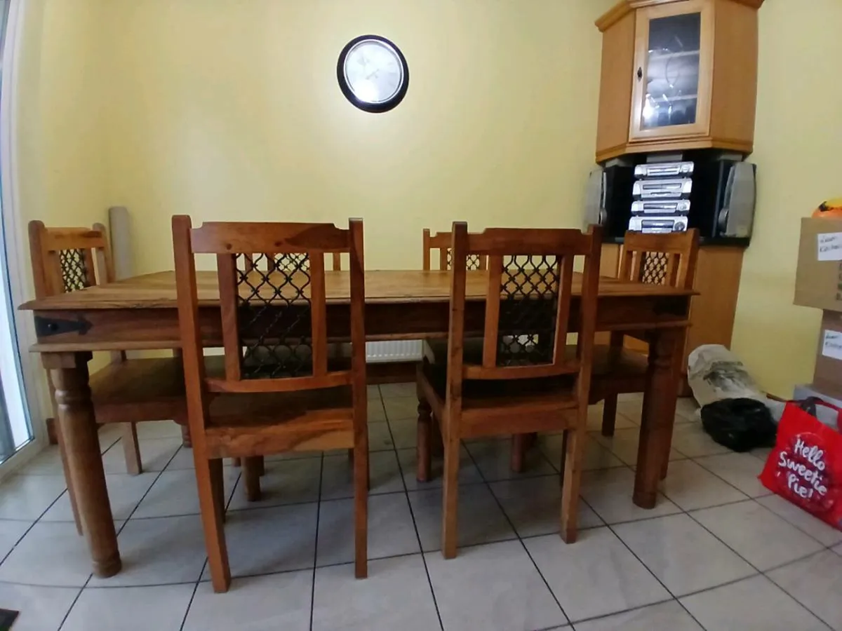 Kitchen table and chairs - Image 2