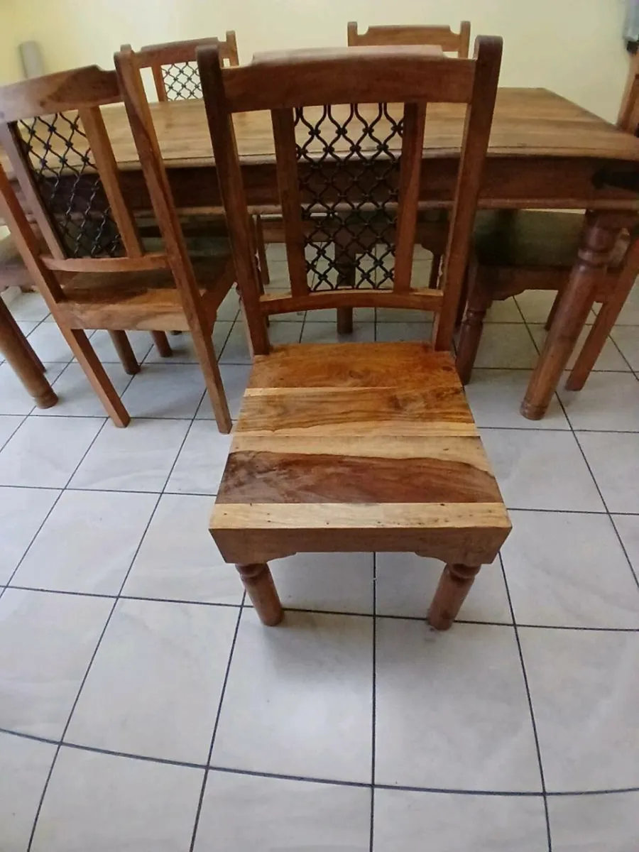 Kitchen table and chairs - Image 3