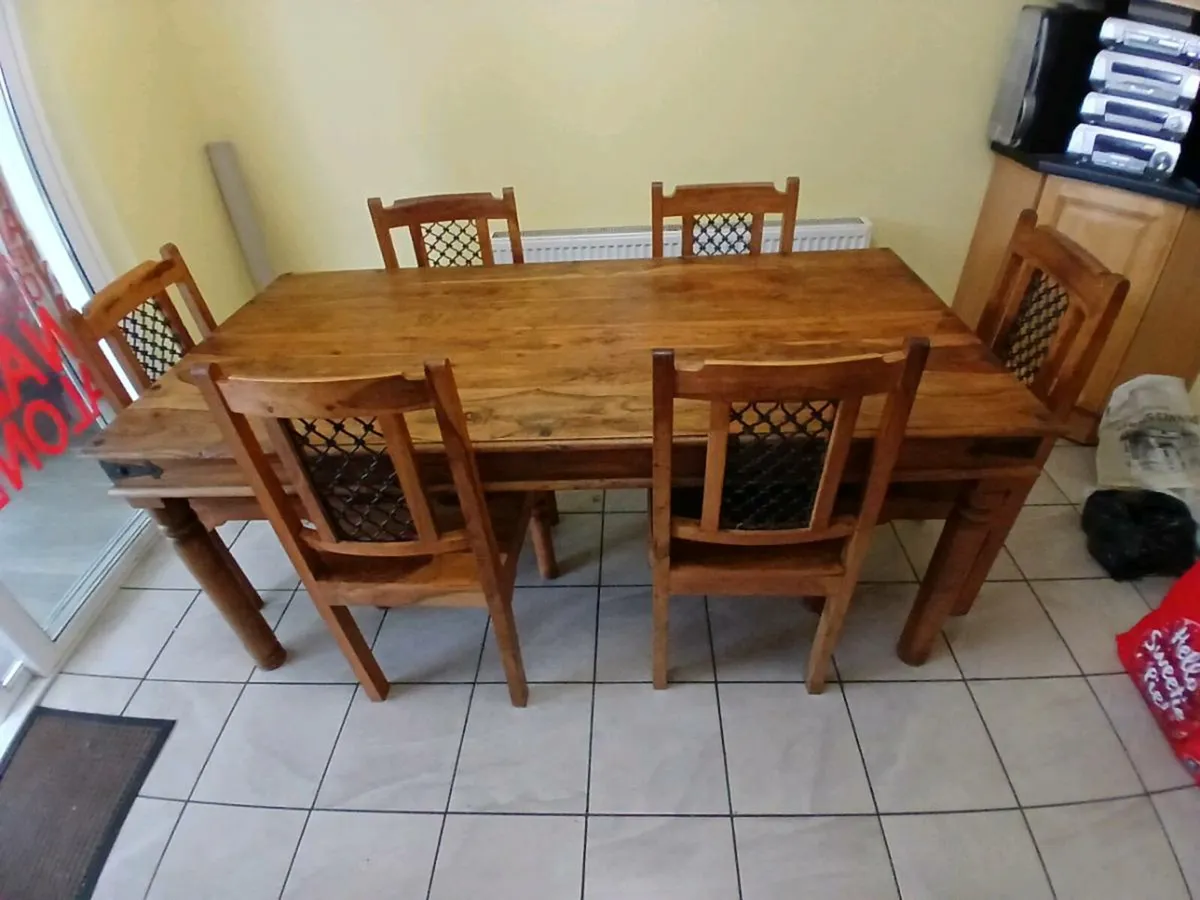 Kitchen table and chairs - Image 1