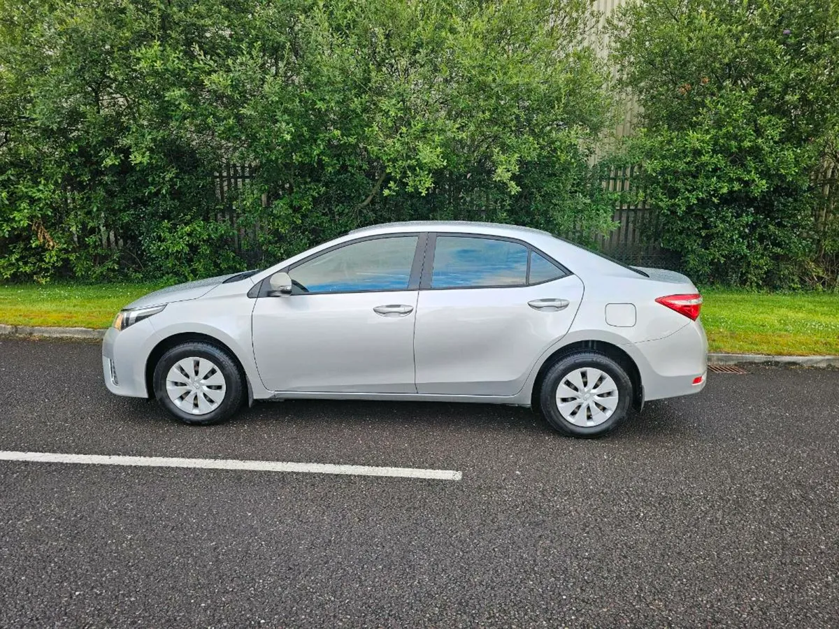 14 TOYOTA COROLLA 1.33 PETROL 3 KEYS LIKE NEW - Image 3