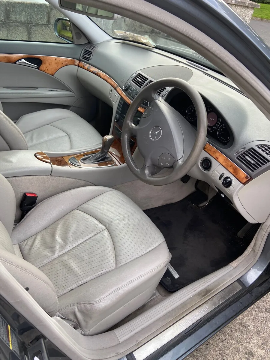 Mercedes-Benz E-Class 2005 - Image 3