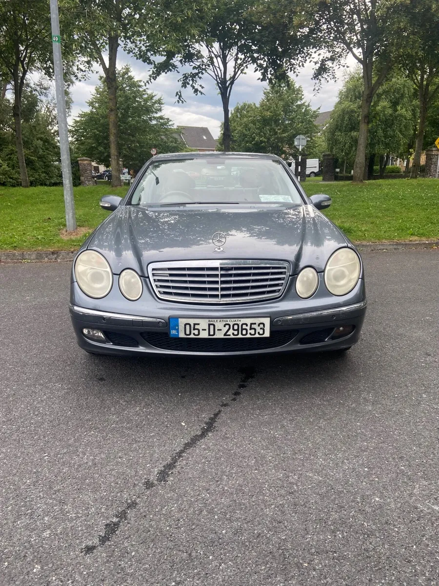 Mercedes-Benz E-Class 2005 - Image 4