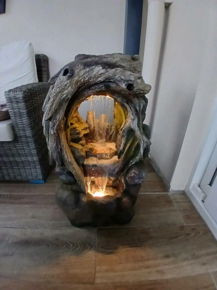 Large indoor water feature - Image 1