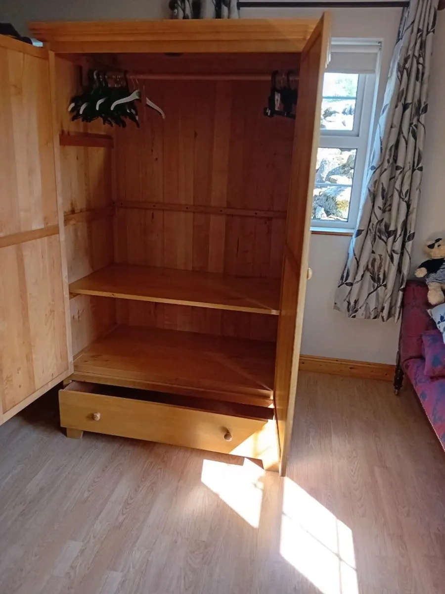 Wardrobe for sale used but in good condition - Image 1