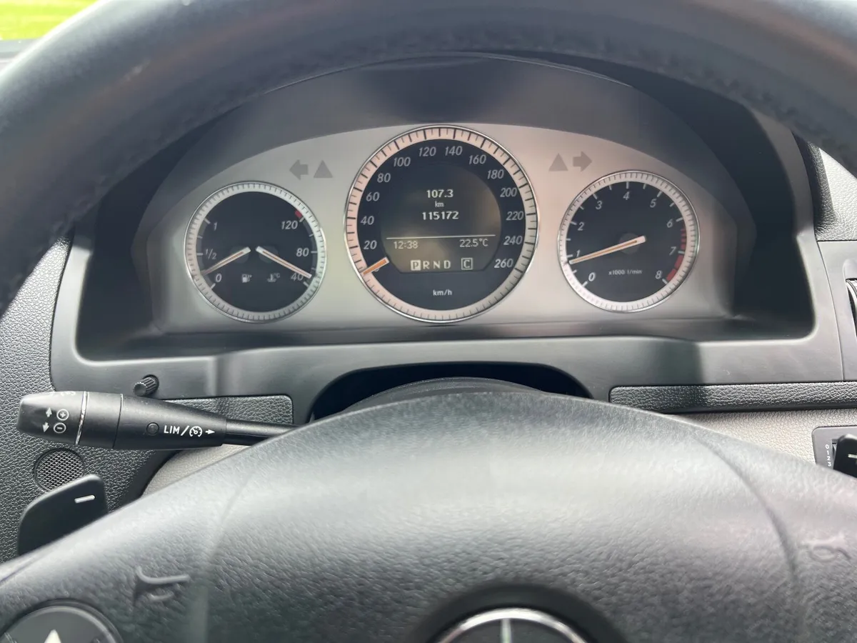 Mercedes-Benz C-Class 2009 - Image 2