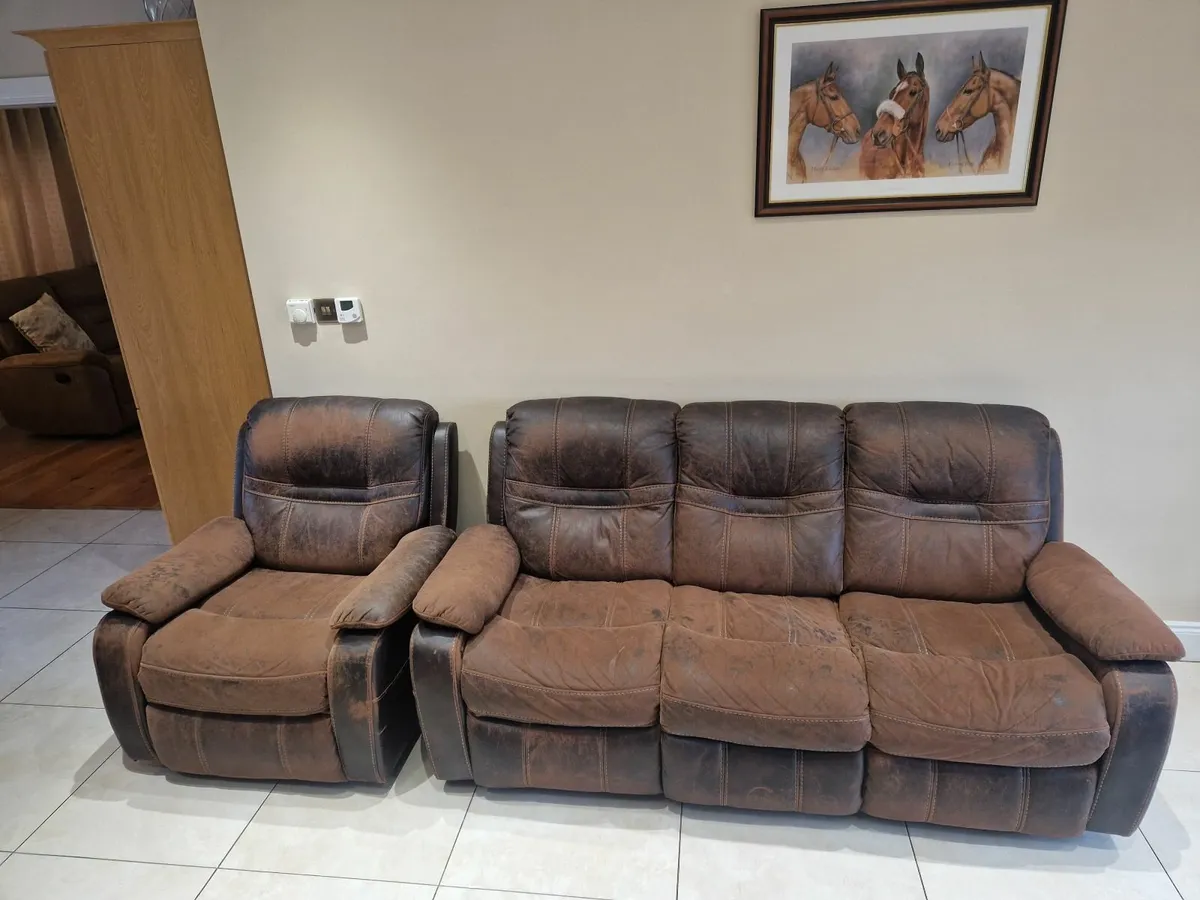 3 +1 +1 Recliner - Image 2