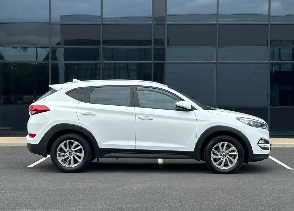 Hyundai Tucson *High spec *LowKMS - Image 4
