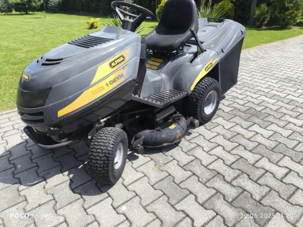 Alpina 102YH ride on mower - Image 2