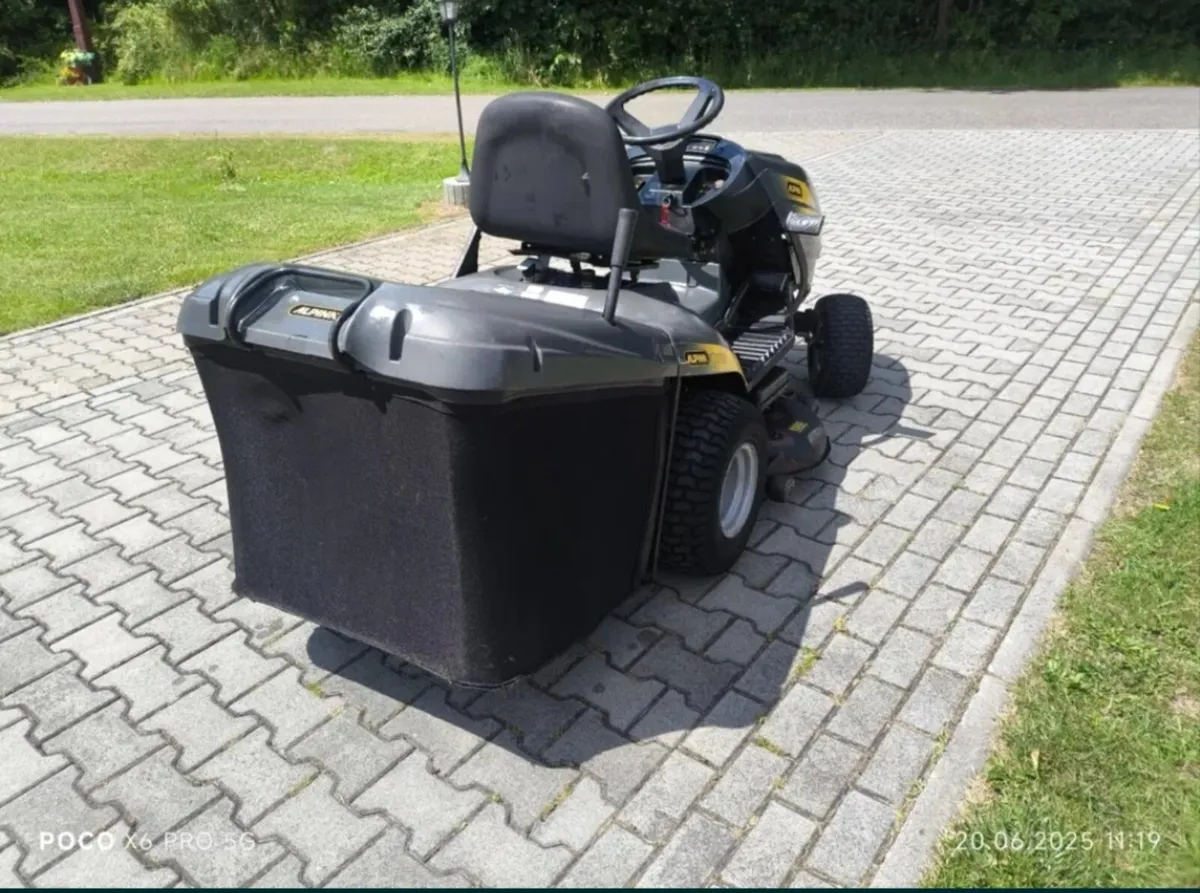 Alpina 102YH ride on mower - Image 3