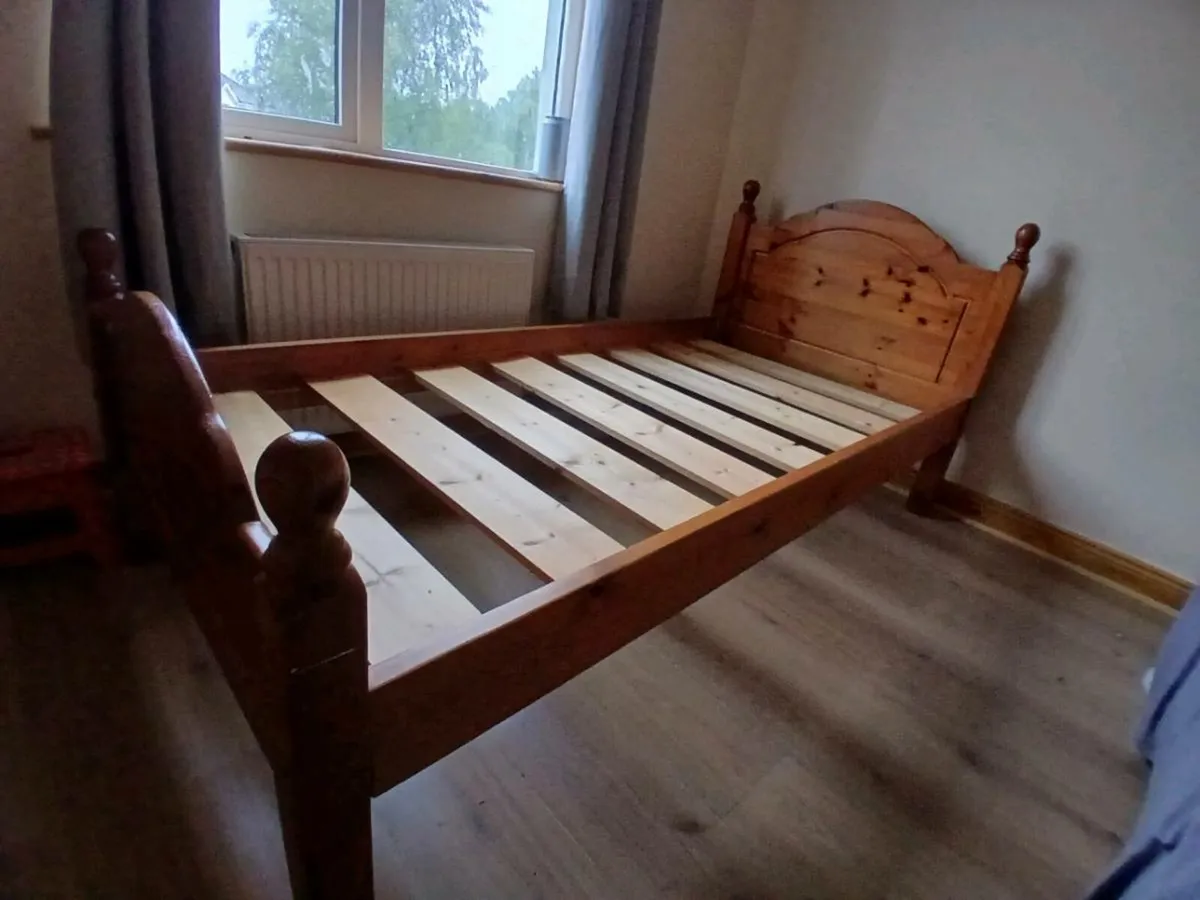 Single bed with mattress - Image 1
