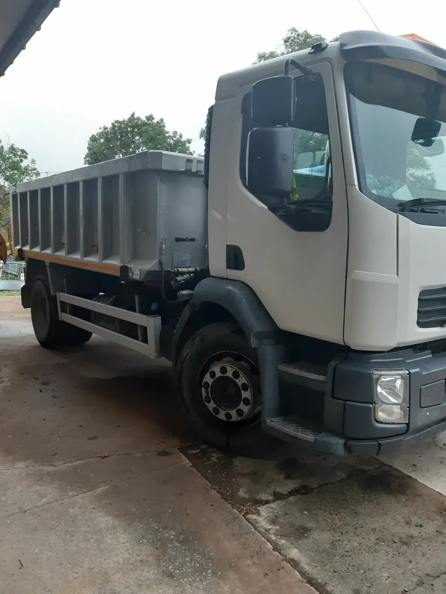 Volvo - Image 1