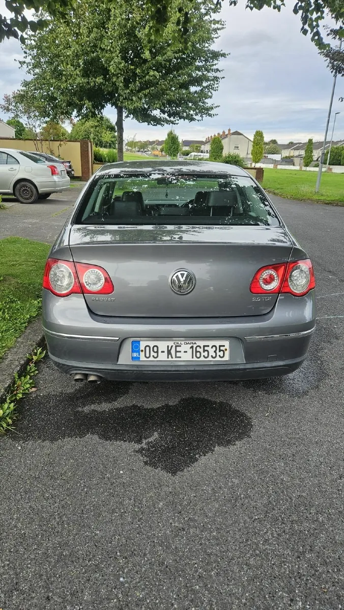 Volkswagen Passat 2009 - Image 3