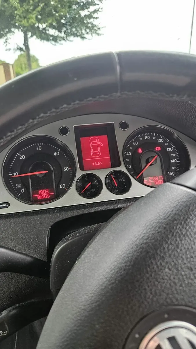 Volkswagen Passat 2009 - Image 4