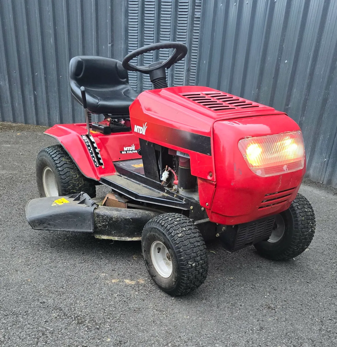 TRACTOR MOWER BRIGGS STRATTON - Image 1