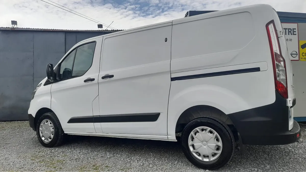 222 Ford Transit Custom 2.0 tdci 130 swb - Image 3