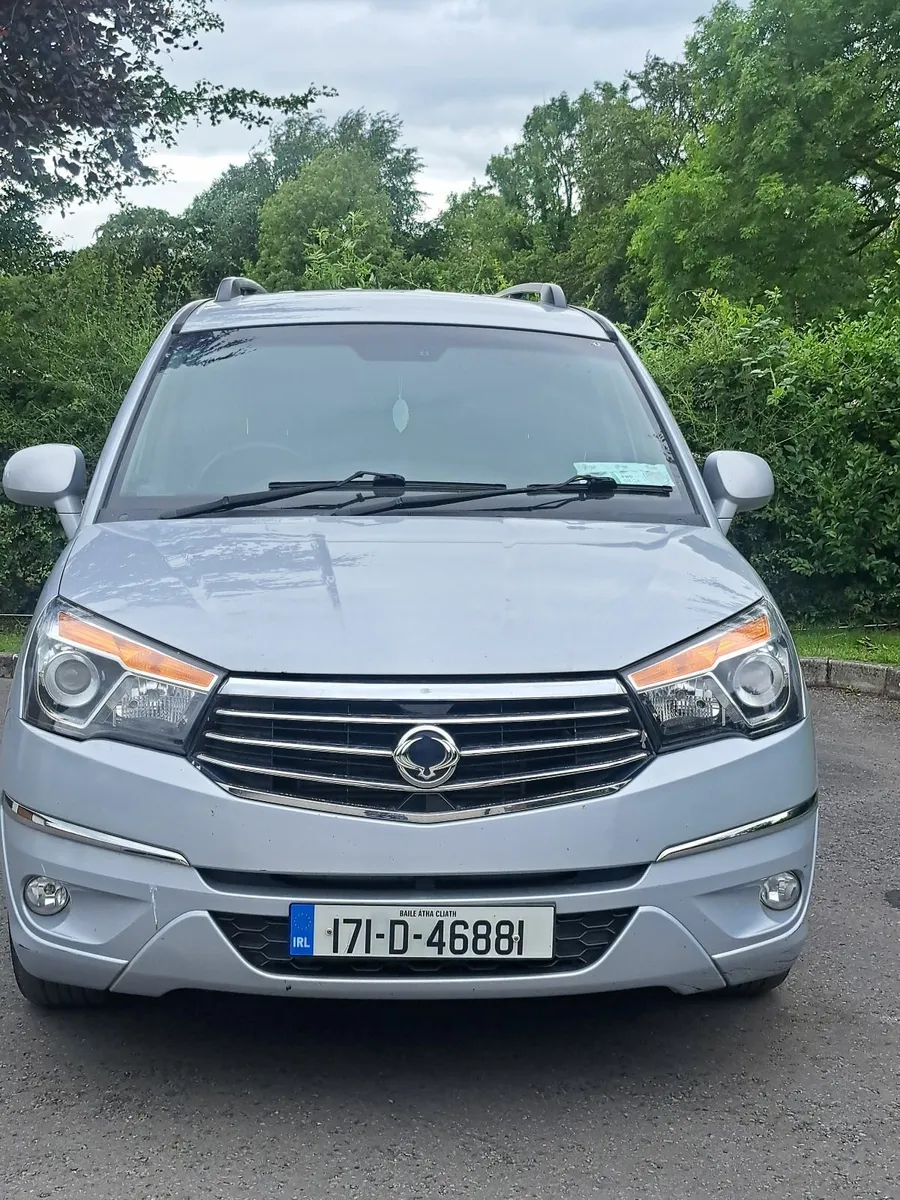 SsangYong Rodius Turismo  2017 - Image 1