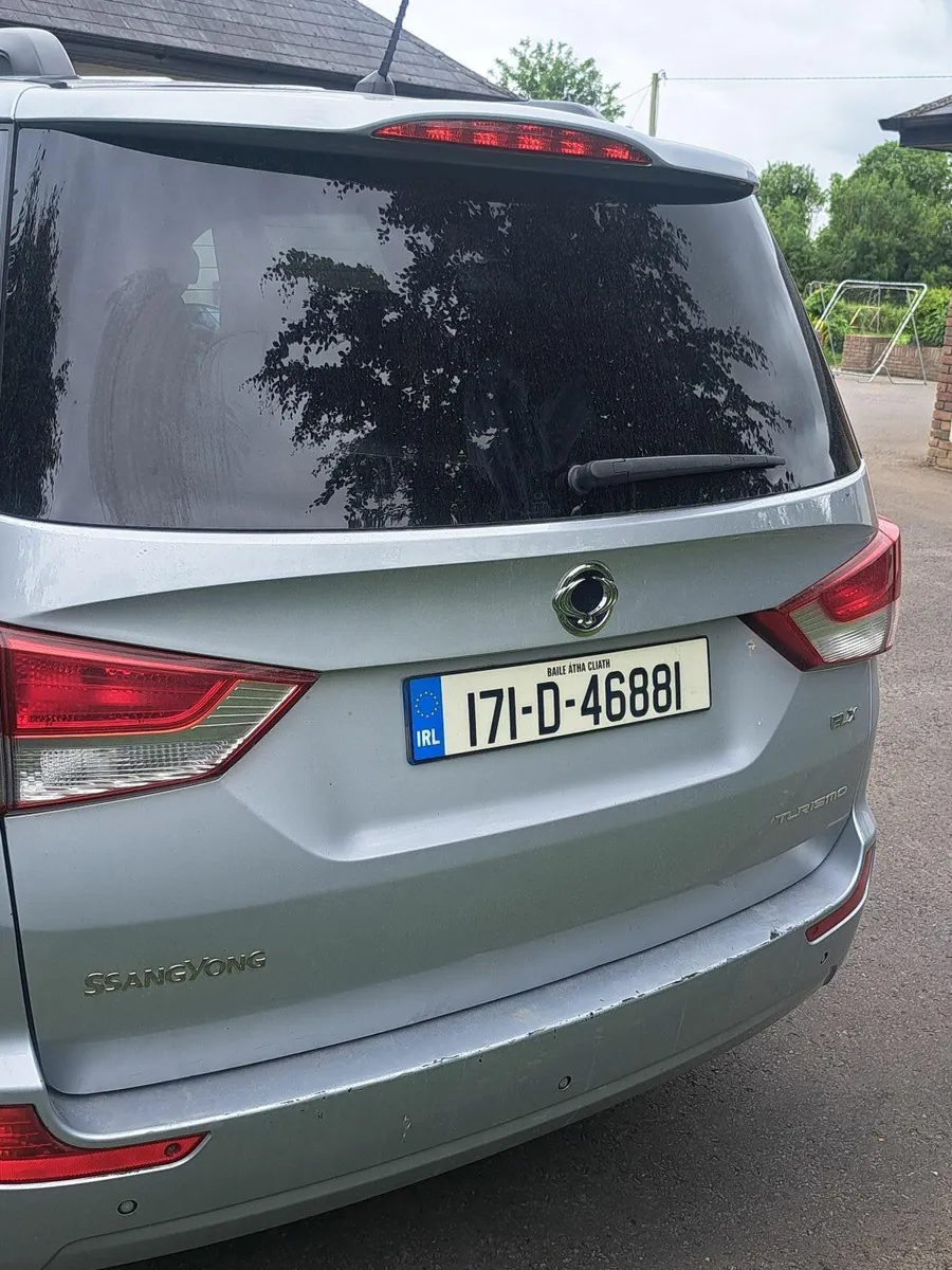 SsangYong Rodius Turismo  2017 - Image 2