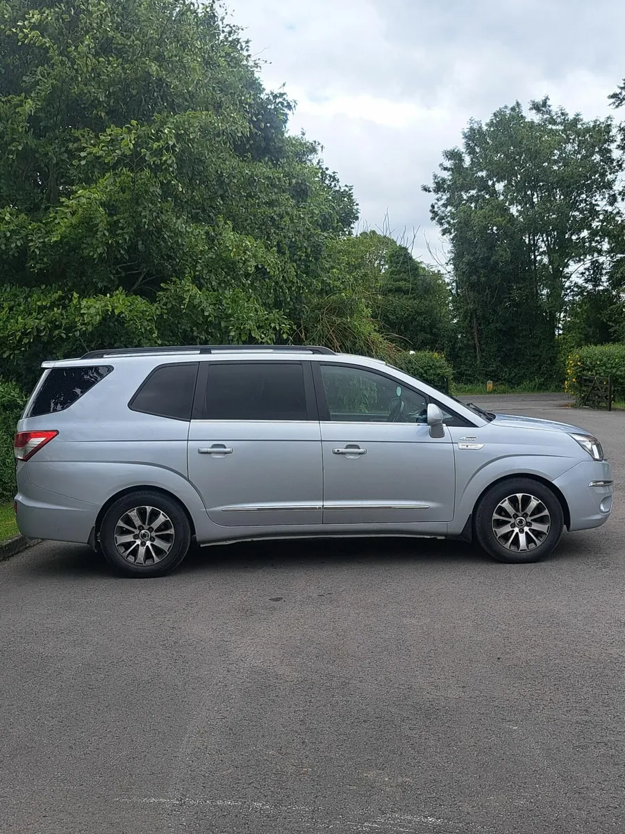 SsangYong Rodius Turismo  2017 - Image 3