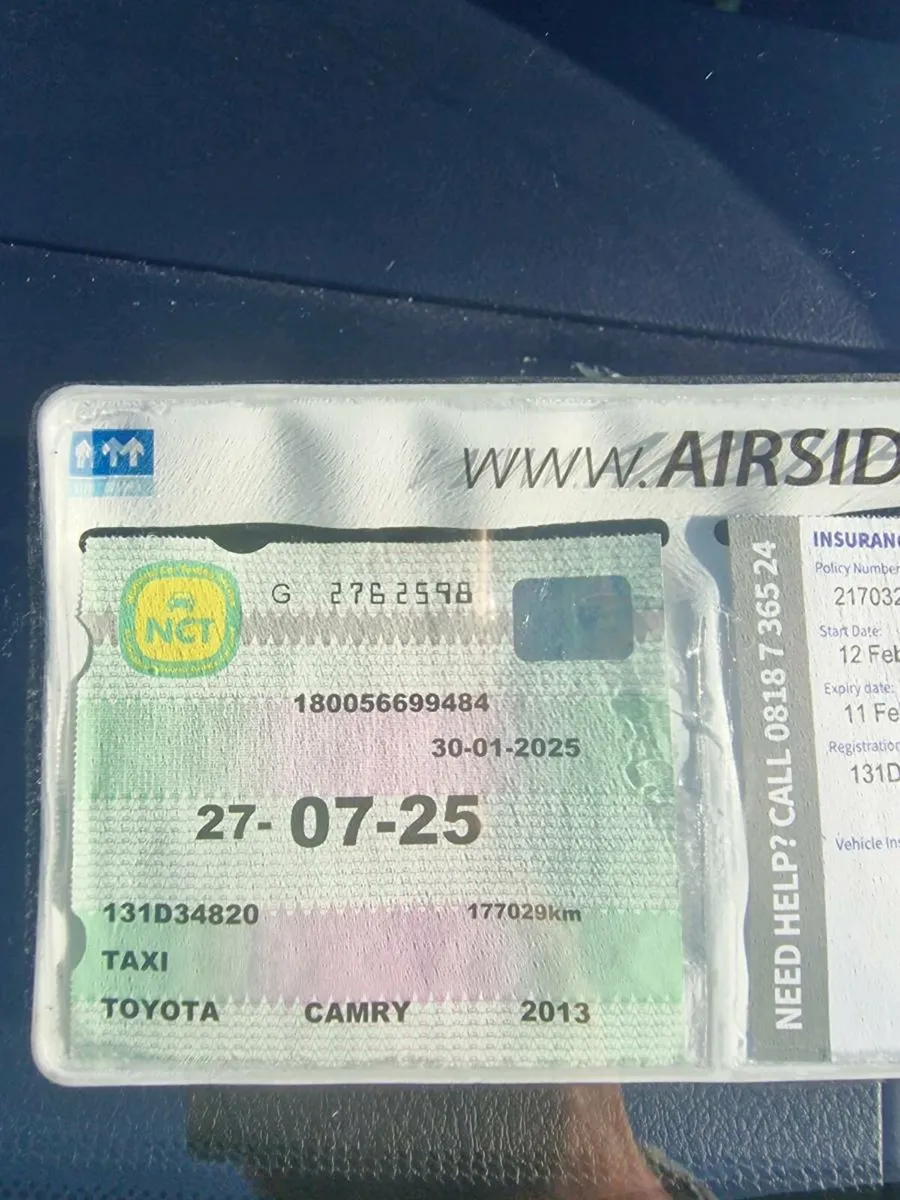 2013 Toyota Camry hybrid - Image 2