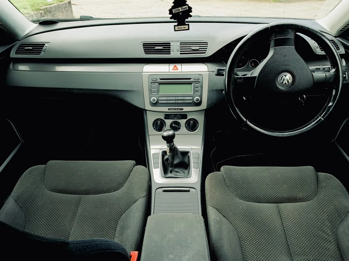 Volkswagen Passat 2006 - Image 3