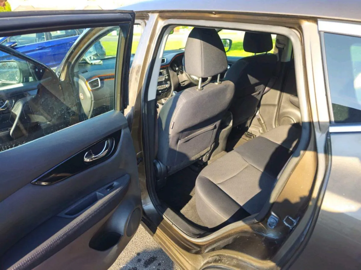 Car - Image 3