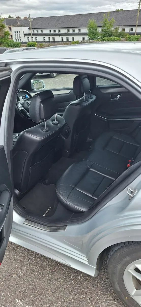 Mercedes-Benz E-Class 2013 - Image 3