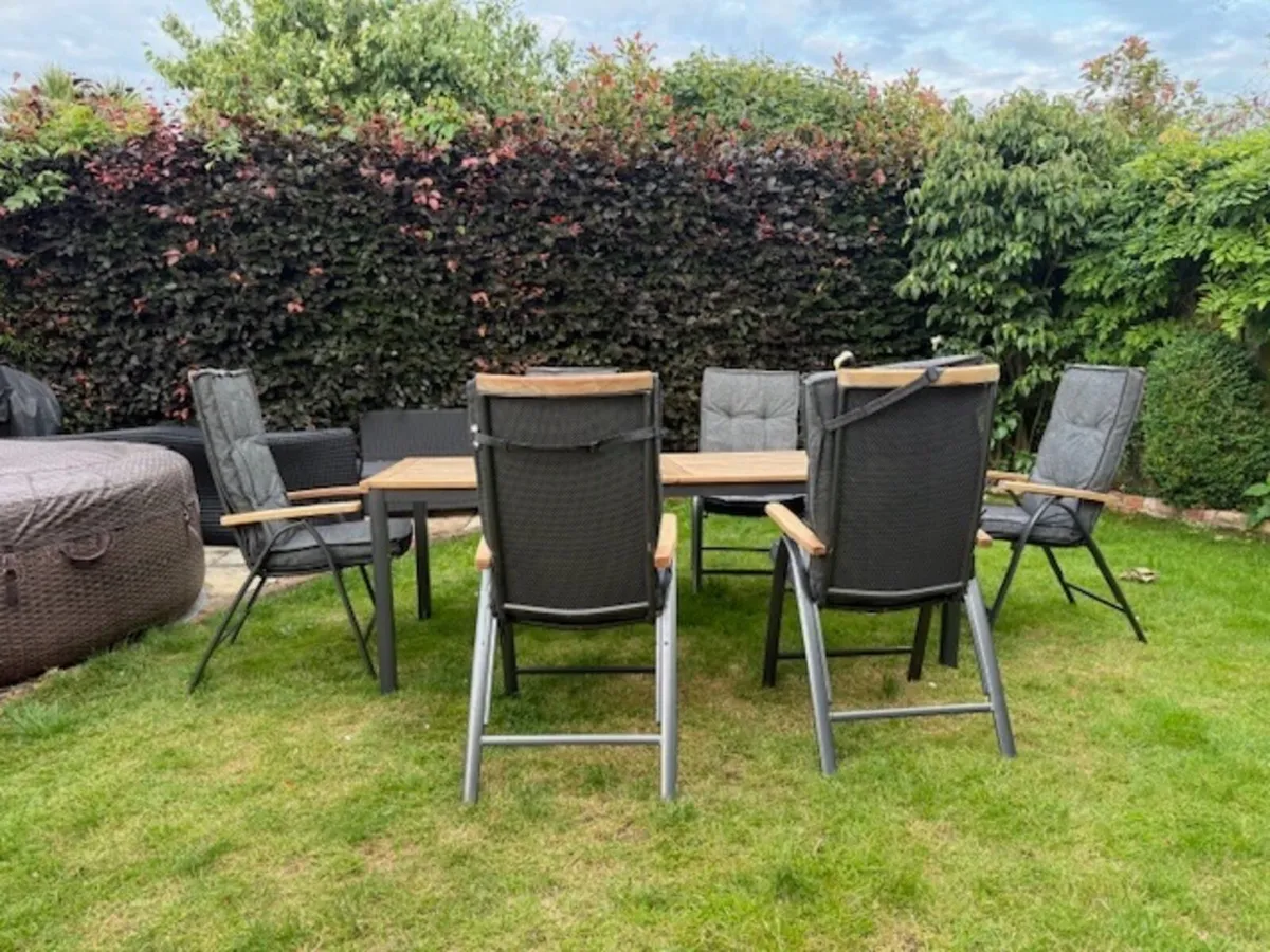 Garden table and chairs - Image 2