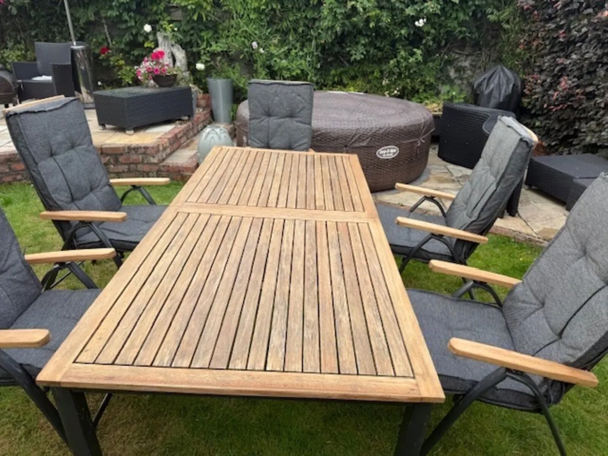 Garden table and chairs - Image 3