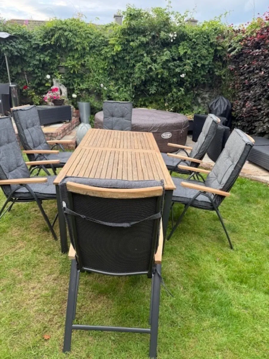 Garden table and chairs - Image 4