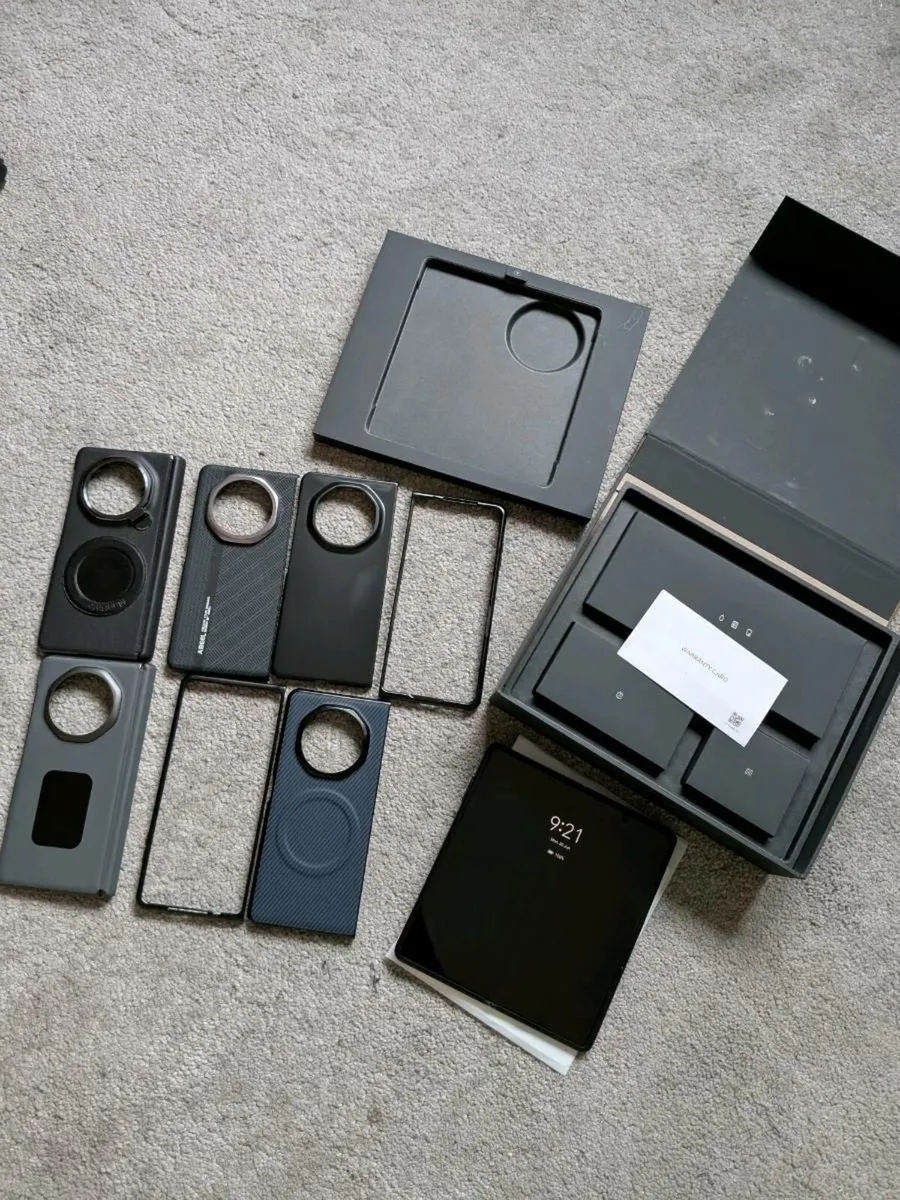 Honor Magic V3 *Unlocked* 512GB - Image 1