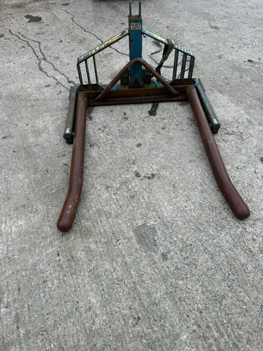 Bale lifter