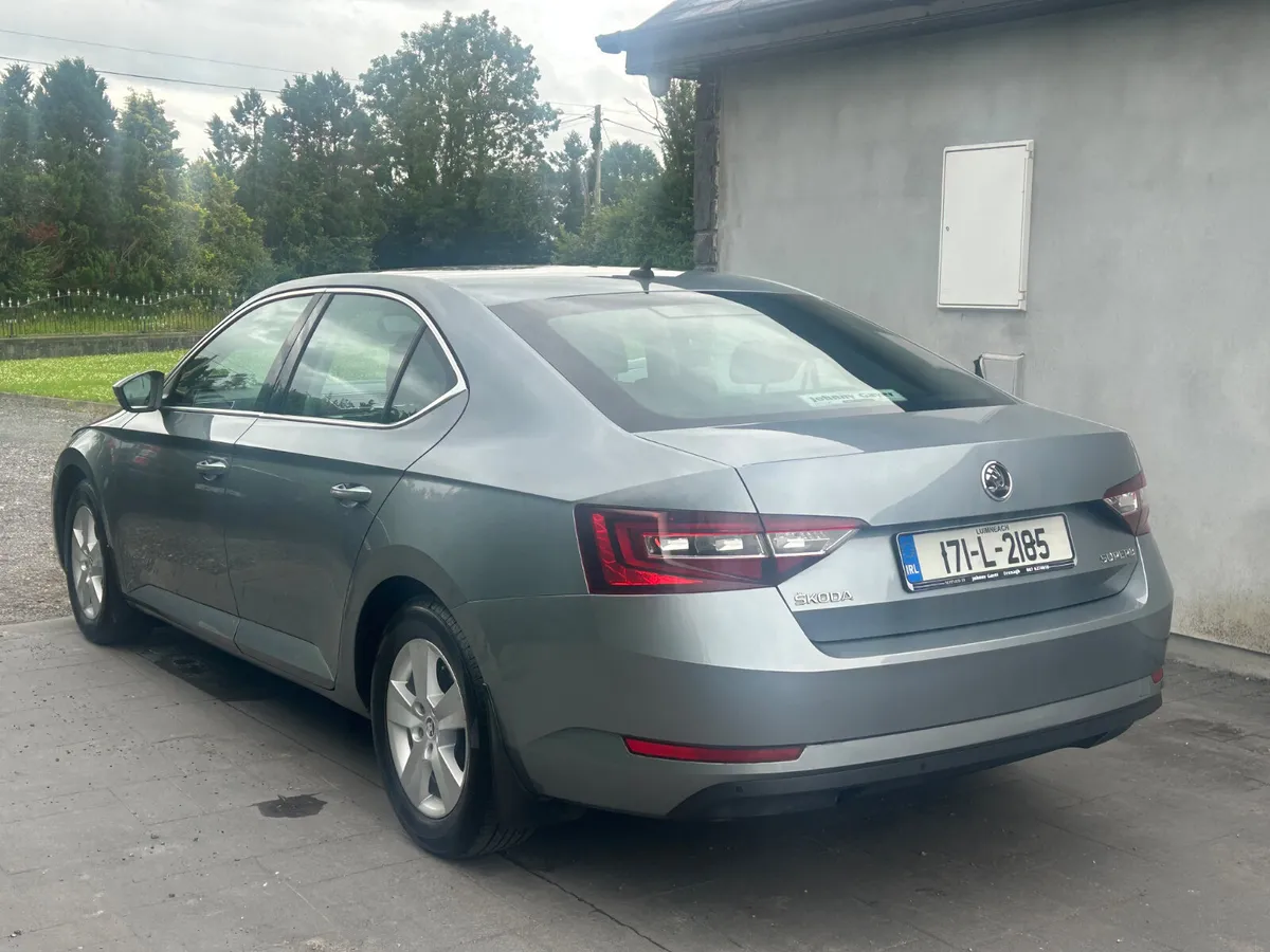 Skoda Superb 2017 - Image 4